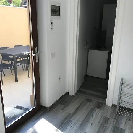 R I A N A 5 Apartment